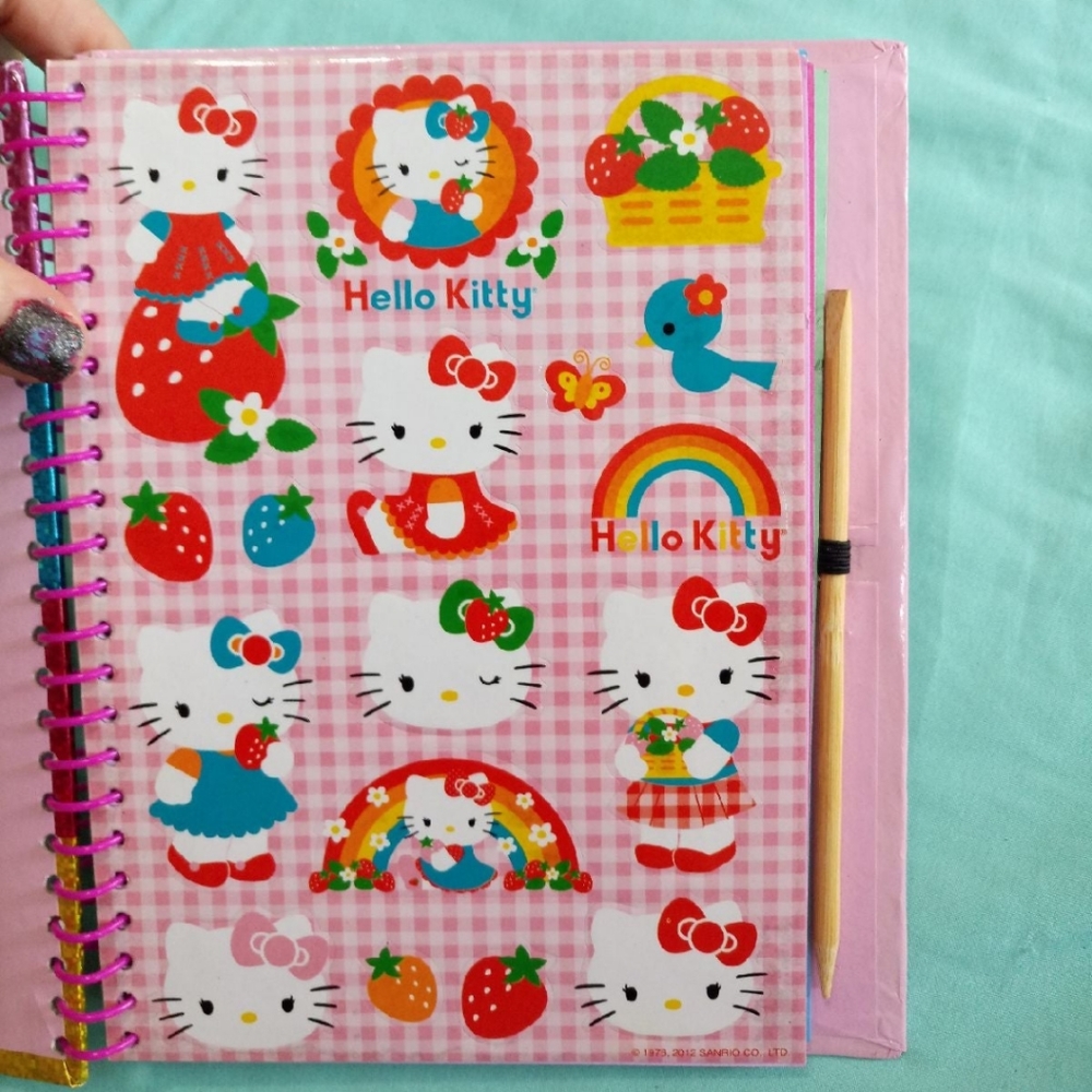 Hello Kitty Activity Book - Picture 2 of 4